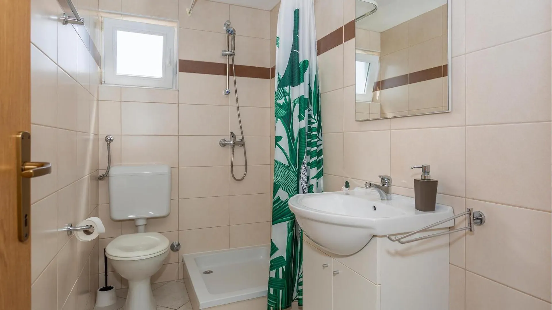 Stunning Apartment In Banjol With House Sea View 0*,